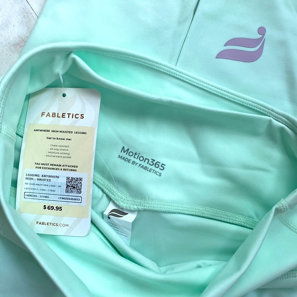 Fabletics High-Waisted Leggings Size Med NWT - Picture 2 of 7